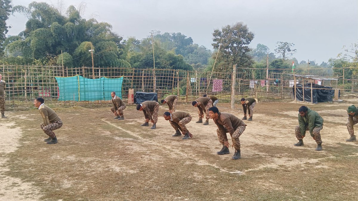 2Diphu's tweet photo. Winter mornings, Jawans of 20 Bn, CRPF, kick start their day with morning exercise ,Parade fueling up for a day of service & dedication! #CRPF #Jiribam #MorningMotivation #FitJawans #WinterWorkout https://t.co/QjOTxwXoAA