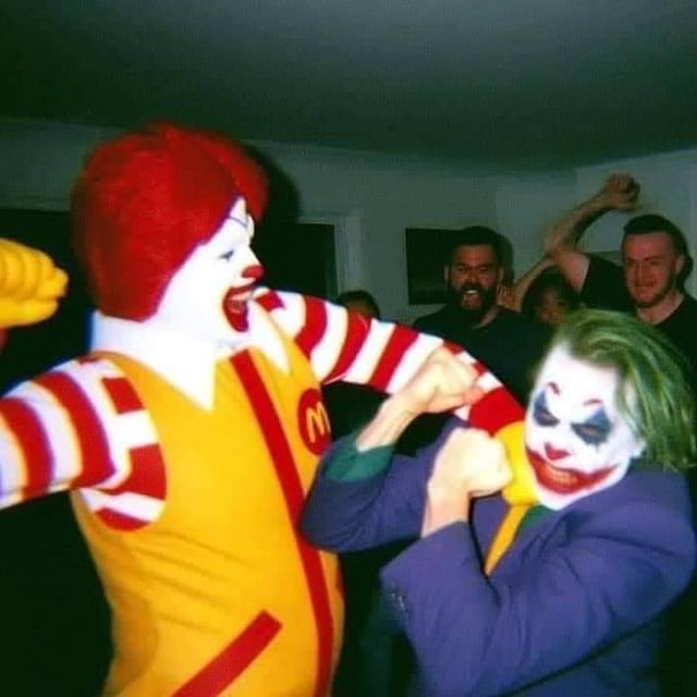 Media Guate hablando de proteína, otros del frío o del tráfico. Mientras tanto, la sub trama de abogángsters vs aboguangos: