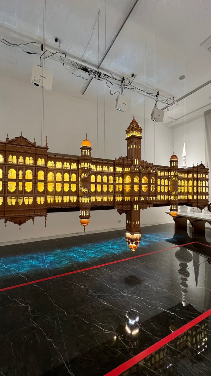 kongsiviralje's tweet image. wajib dikunjungi apabila berada di ibu negara.

Bangunan ini terus dipelihara menerusi Projek Pemuliharaan dan Pemeliharaan Bangunan Sultan Abdul Samad di bawah inisiatif Warisan Kuala Lumpur (Warisan KL) bagi mengekalkan keaslian seni bina serta nilai sejarahnya, di samping..