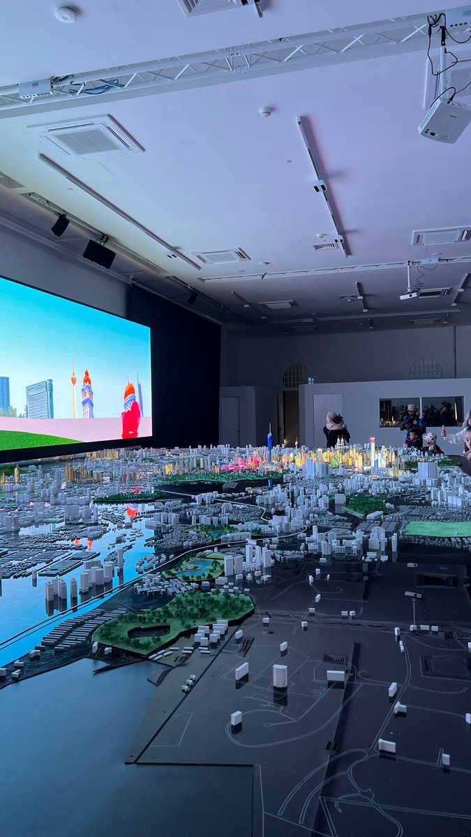 kongsiviralje's tweet image. wajib dikunjungi apabila berada di ibu negara.

Bangunan ini terus dipelihara menerusi Projek Pemuliharaan dan Pemeliharaan Bangunan Sultan Abdul Samad di bawah inisiatif Warisan Kuala Lumpur (Warisan KL) bagi mengekalkan keaslian seni bina serta nilai sejarahnya, di samping..