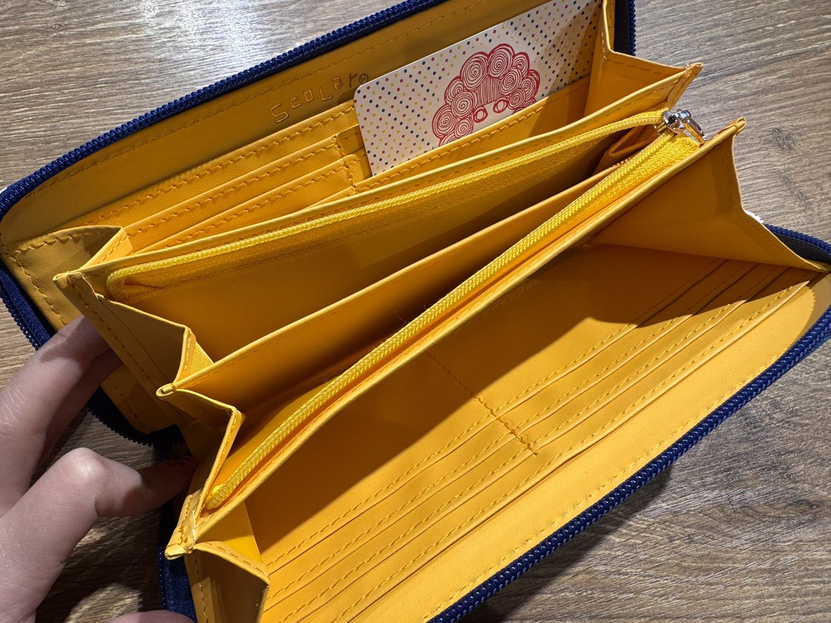 雑貨】 頭巾わんちゃんxドット柄 ロゴ刺繍入り長財布 ¥4,950 (本体価格