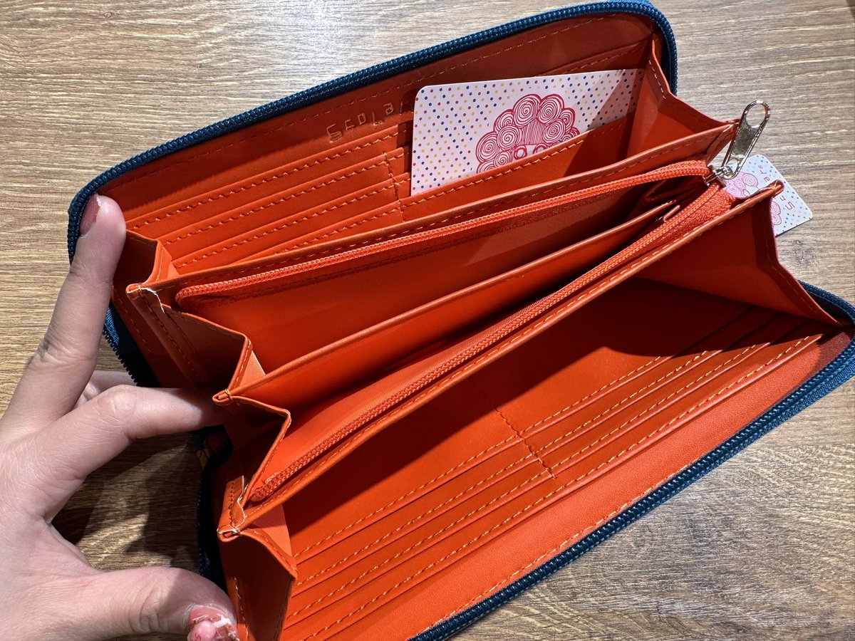 雑貨】 頭巾わんちゃんxドット柄 ロゴ刺繍入り長財布 ¥4,950 (本体価格