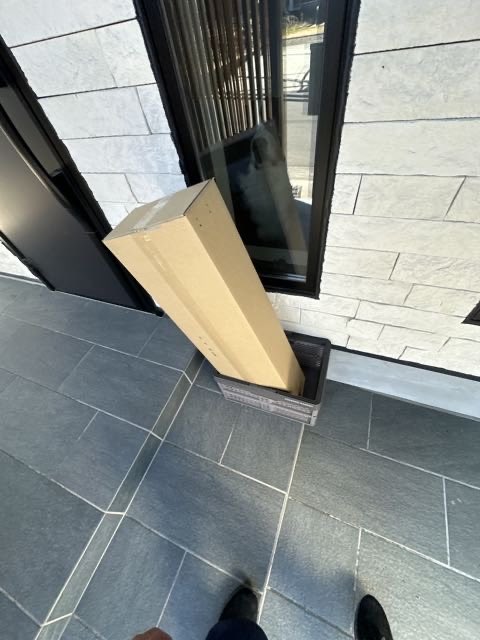 荷物きたかーと思ってよく見たら…