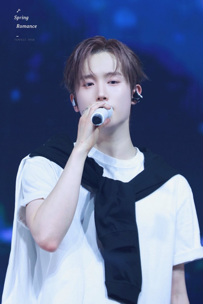 SpringRomance17's tweet photo. HQ🤍260201 tokyo

항상 예쁜 목소리로 노래해줘서 고마워❣️

#HYUK #템페스트 #구본혁 #혁 #TEMPEST https://t.co/zMff3CZE2t