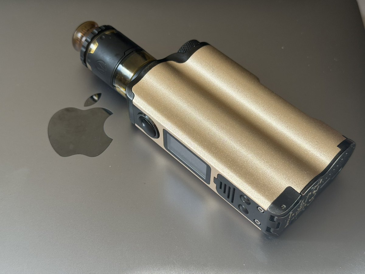 CTHRAG_YASKA's tweet photo. おは #vape!
フレーズは、これに変えよう。
消えゆくvape趣味、できるだけ発信していく!
懐古主義になるかもだけど。
今日は、これ。
BF_mod+BF_RDTA+でにドリチ、そして、21700バッテリー
ダラダラ吸い、最強セット!
#DOVPO
#Topside
#VandyVape
#Pyro_V2_BF_RDTA
#でにドリチ
#Magma https://t.co/Uyr7pw4UHd