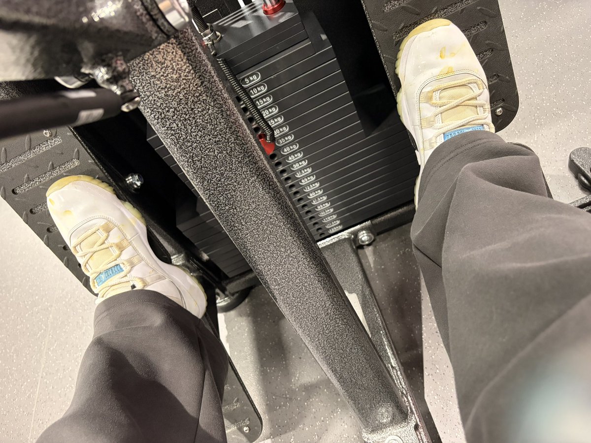 LockedRohan tweet media