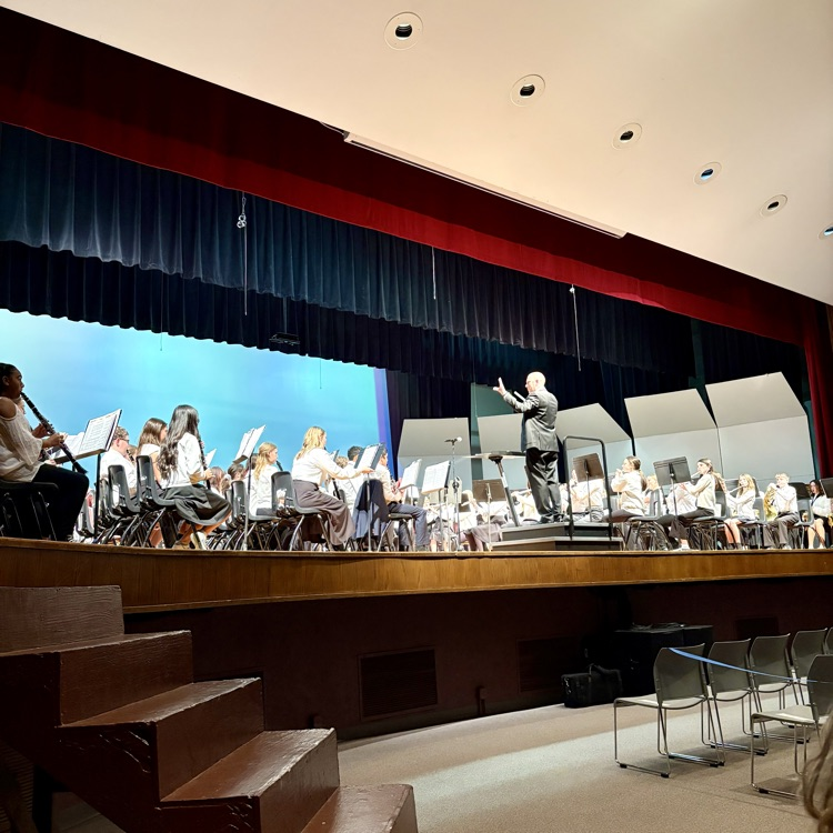 cmsd12's tweet image. Tonight's Futures Concert did not disappoint! Bravo to our incredible elementary, junior high, and high school student performers... as well as our amazing and dedicated D12 band directors🎶