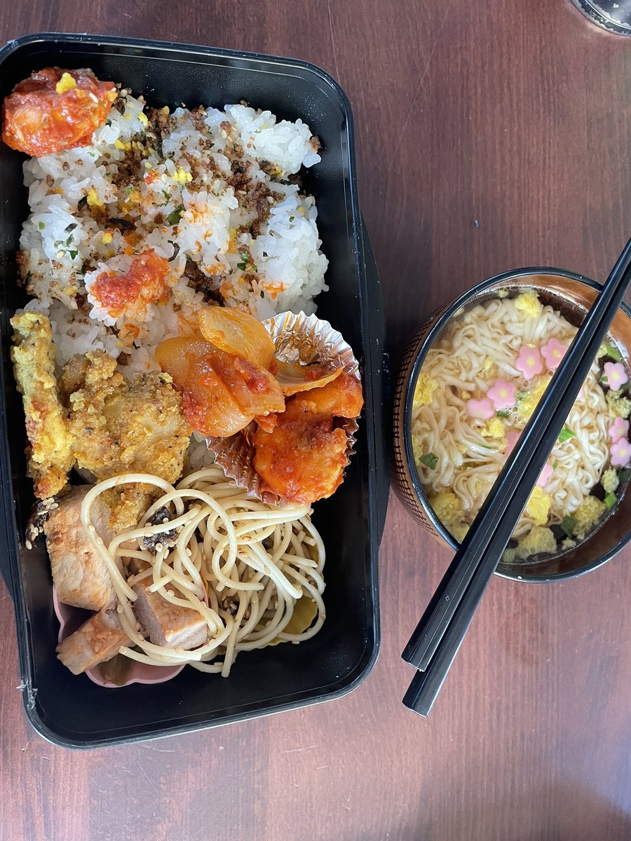 ka_tabemono's tweet photo. お久しぶりです
仕事頑張っております〜！
最近のお弁当と会社の人がくれた八朔で大福作ってみました！ https://t.co/yBw7D0OUQw
