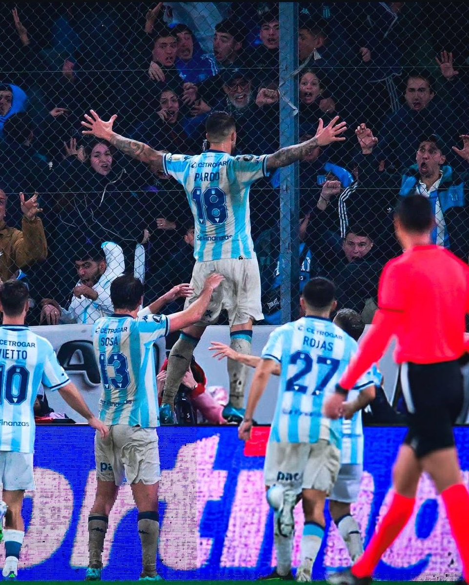 lauuacade's tweet image. que carajo nos pasó.