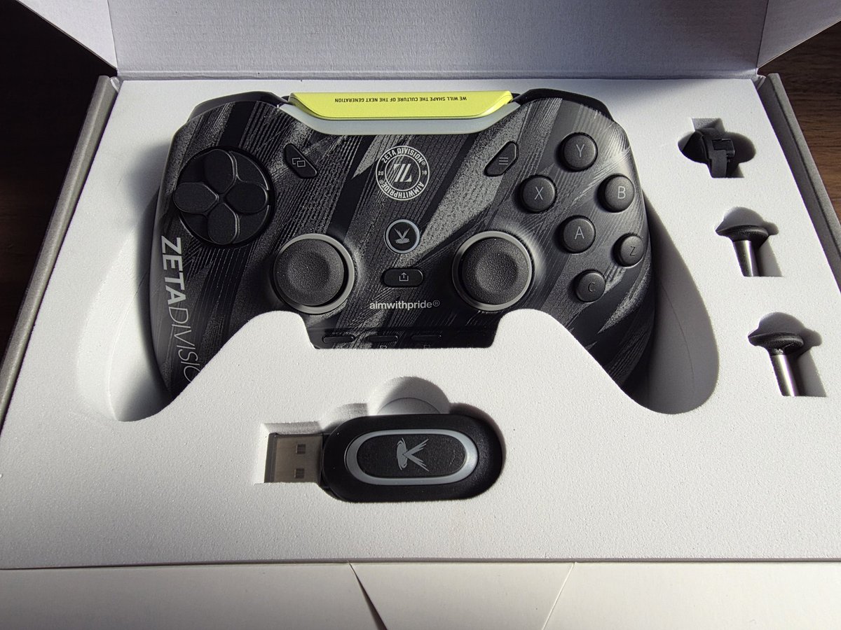VOID GAMINGさんから「GENESIS」コントローラーをプレゼントして 