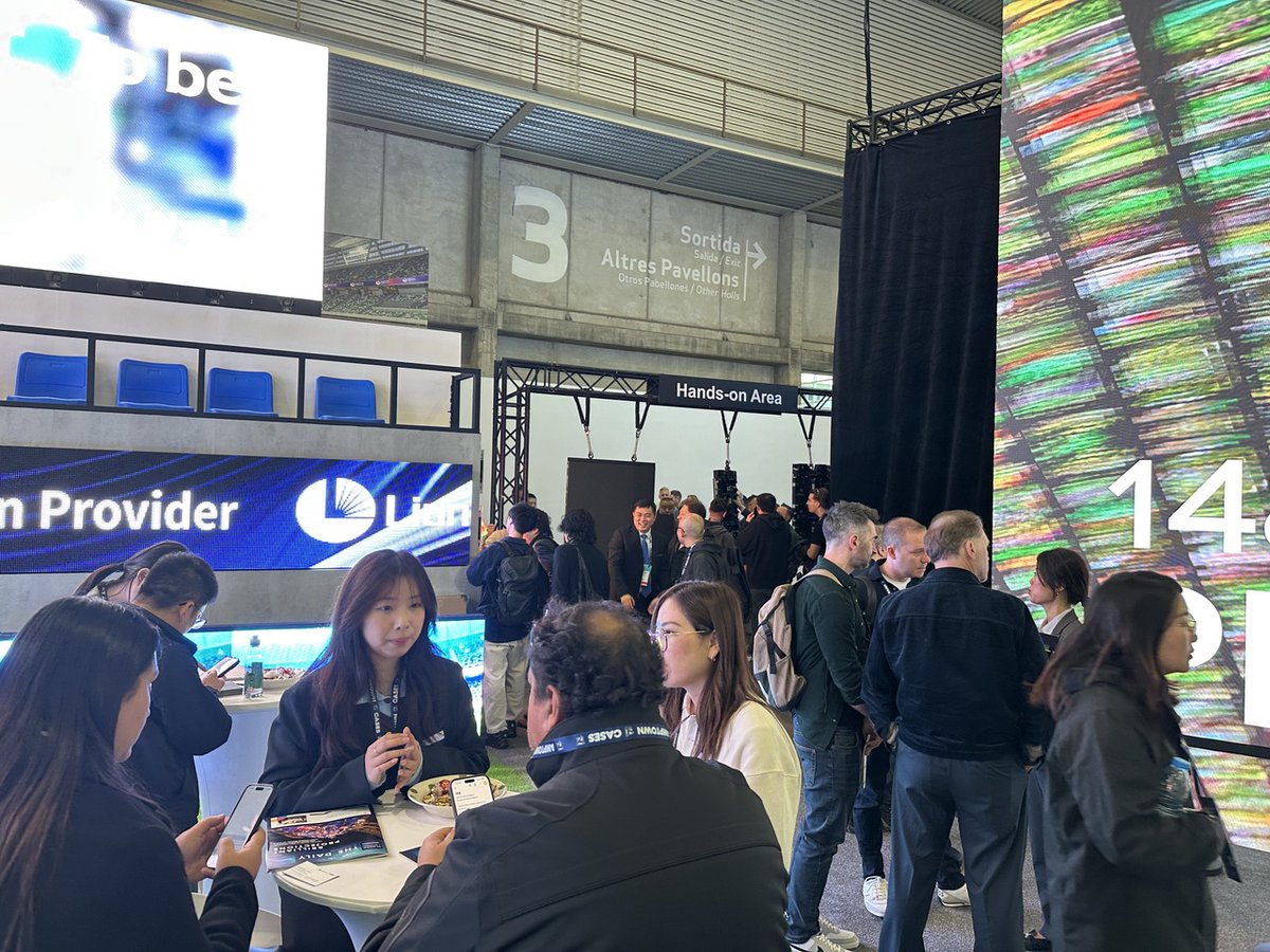 EsdlumenLED's tweet photo. Great energy on Day 1 at ISE2026, our booth has been buzzing with visitors all day. 👏

Special thanks to Macroblock Inc. for the strong support behind our showcase.

#ISE2026 #ISEBarcelona #ProAV #LEDdisplay #DisplayTechnology #AVIndustry #Esdlumen #LianTronics https://t.co/FpwASYE5cl