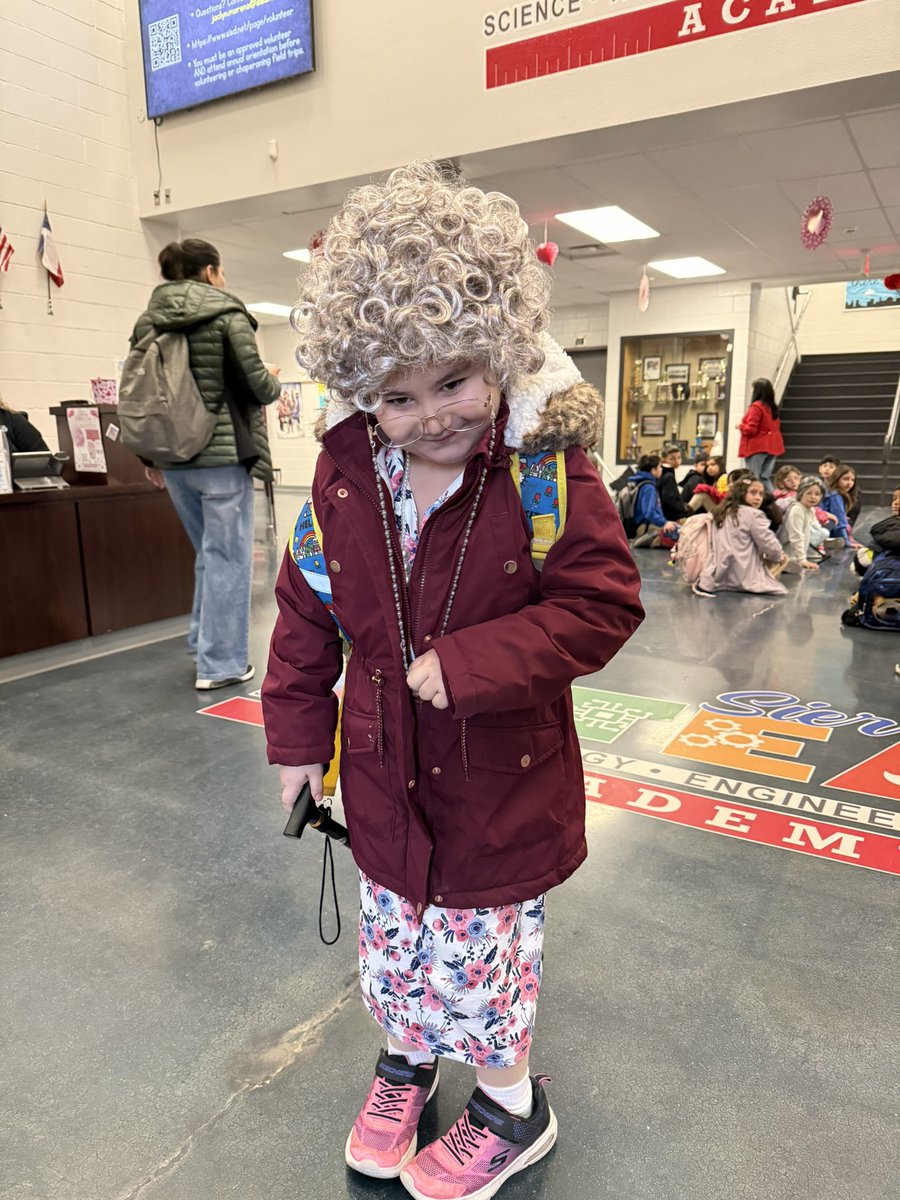 SierraVista_SA's tweet photo. There were a LOT of 100 year olds celebrating their 100th day of school! #TeamSISD #ALLIN #FocusedAndFierce https://t.co/7RJV6dNZ1j