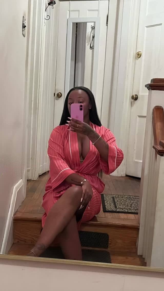 caliNotgoood's tweet image. Agreed and robes 🤎