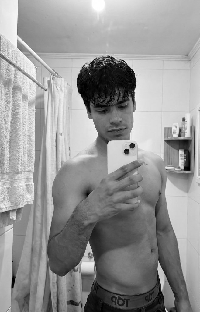 heimange's tweet photo. Noches por qué buenas, buenas no hay xd https://t.co/yH8ttI8giF