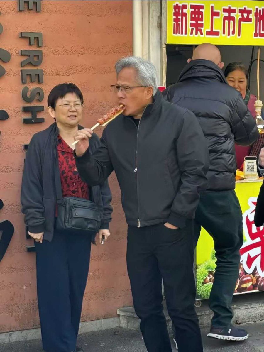 Denver915154757's tweet photo. 现状：图1（迷茫中...）
理想：图2（准备大杀四方！）
现实：图3 &amp; 图4（吃饱了骑车回家。） https://t.co/3W6JGveBIe