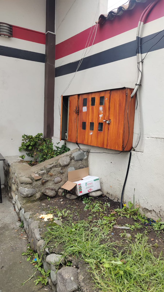 CGACuenca's tweet image. La #PatrullaCanina atendió una denuncia por maltrato en la Av. 10 de Agosto.

Zeus fue encontrado encadenado y a la intemperie; técnicos de la #UGA intervinieron y exigieron el cumplimiento de la ordenanza, garantizando un espacio adecuado para la mascota.

Denuncia 📞0987113945