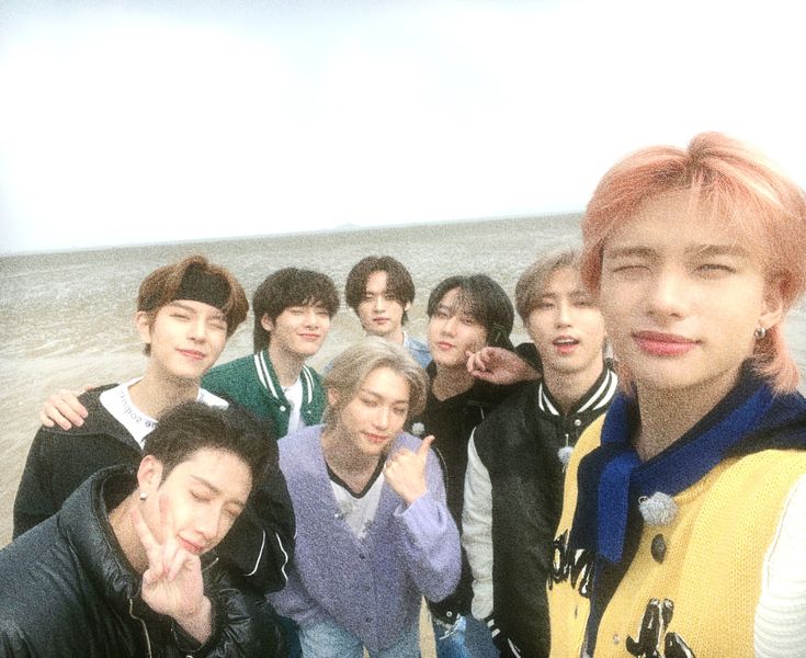 Skznraa's tweet photo. when life hurts, stray kids heals ❤️‍🩹 https://t.co/zHamp9w3gz