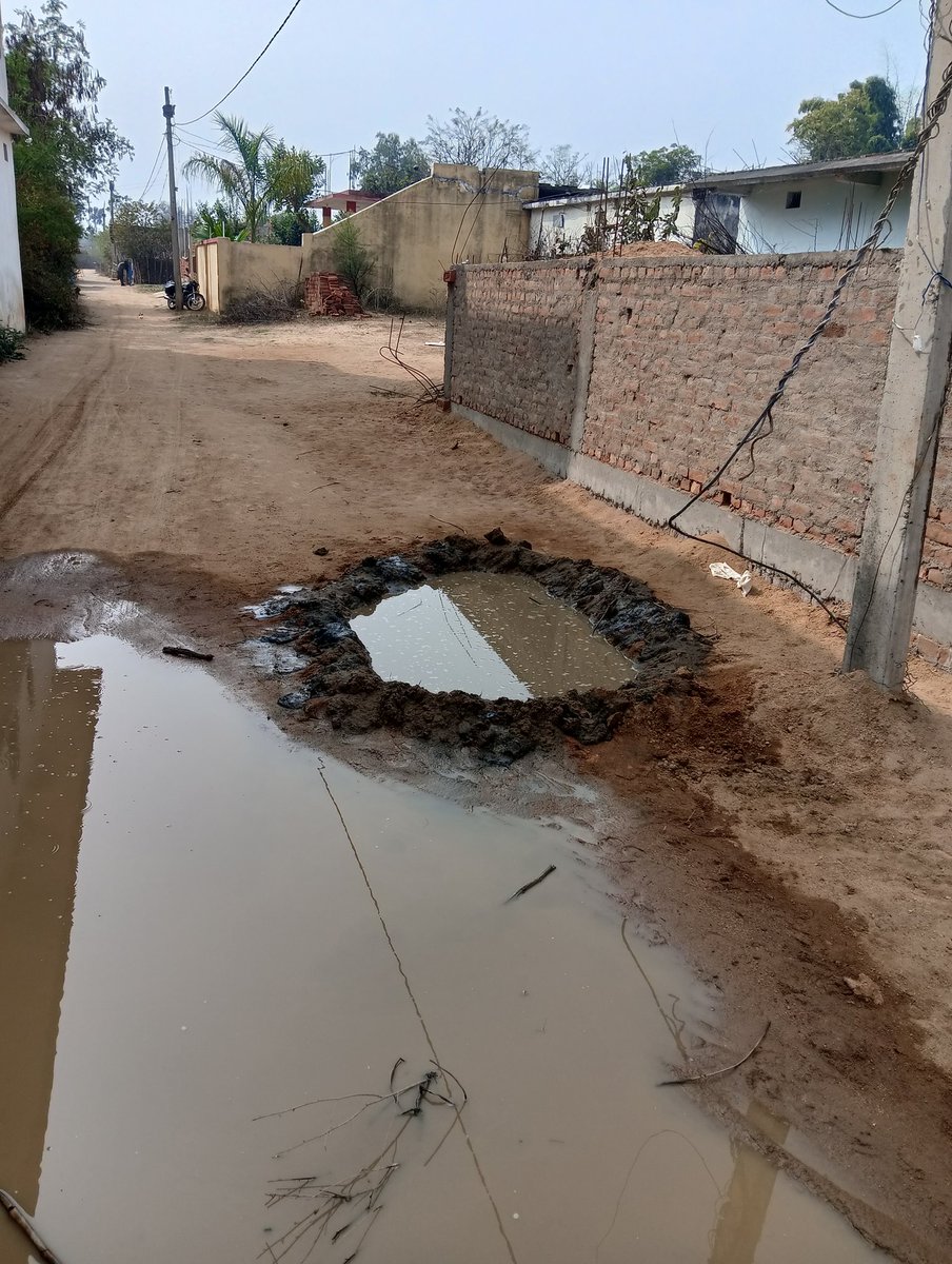 AnuragDiwe47172's tweet image. There is no drainage system in Siggudi.
Dirty water from houses flows onto road daily, causing inconveniences, health risk

Residents are tired of this negligence and request take action 

@CMMadhyaPradesh @OfficeofCMMP @JansamparkMP
#Siggudi #Manpur #Umaria #DrainageProblem #MP