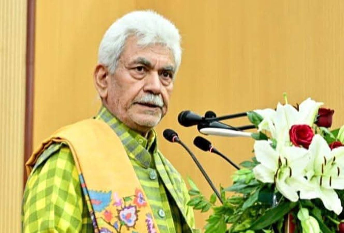 Curriculum is only a compass, not the destination. As said by LG Shri Manoj Sinha, when teachers ignite creativity and curiosity, students gain real-life readiness, confidence, and the courage to think independently. #AI #Education #JandK