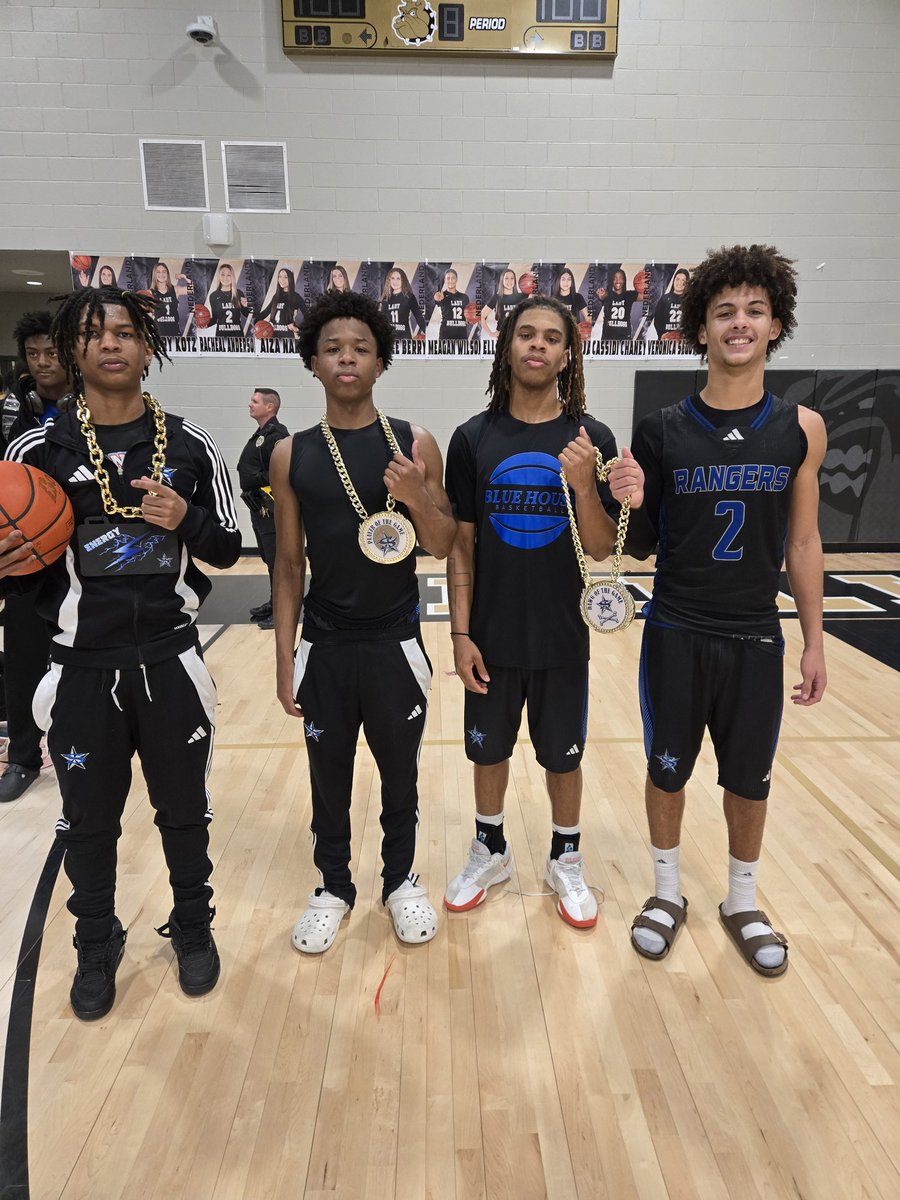 rsshoopsquad's tweet photo. Big win!!! @Mikey_shifty started COOKING the second half π₯
@athletemari & @iishowjay_ were some straight DAWGS!
@2Porter_ came off the bench with some great minutes and hit some big shots for us!
#RunAsOne #BlueHouse @djones8301 @hoopinsider @GDayHoopScout https://t.co/vqo9X4hVdj