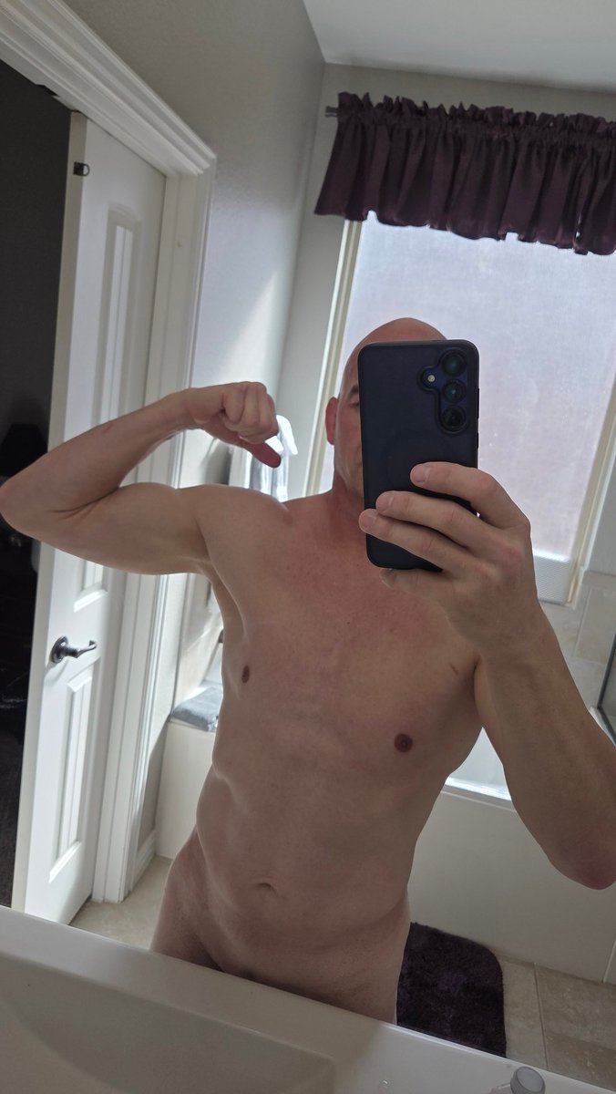 BuddyBJJF3's tweet photo. Looks like I need to do a little work getting the body in better shape. What do you think? https://t.co/1LI533Srlu