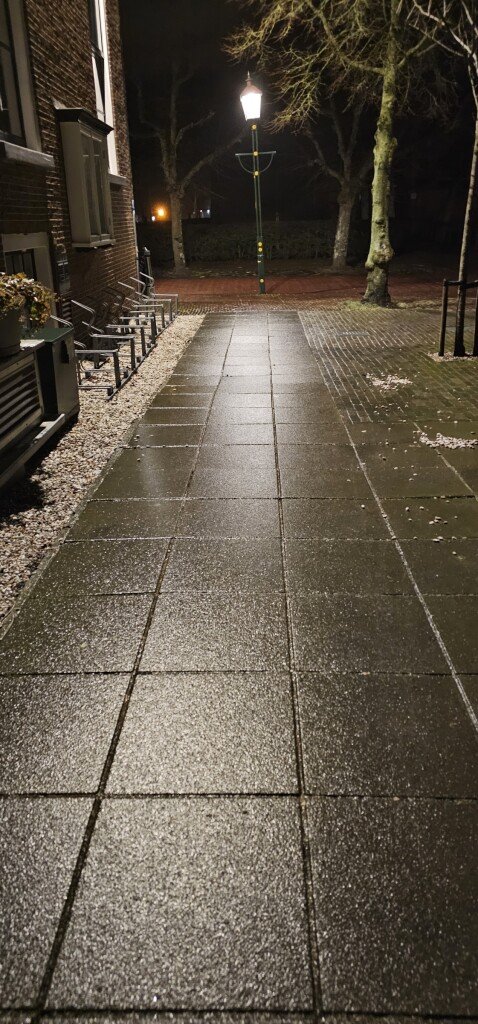 Weeralarm wegens zware ijzel in Noord-Nederland