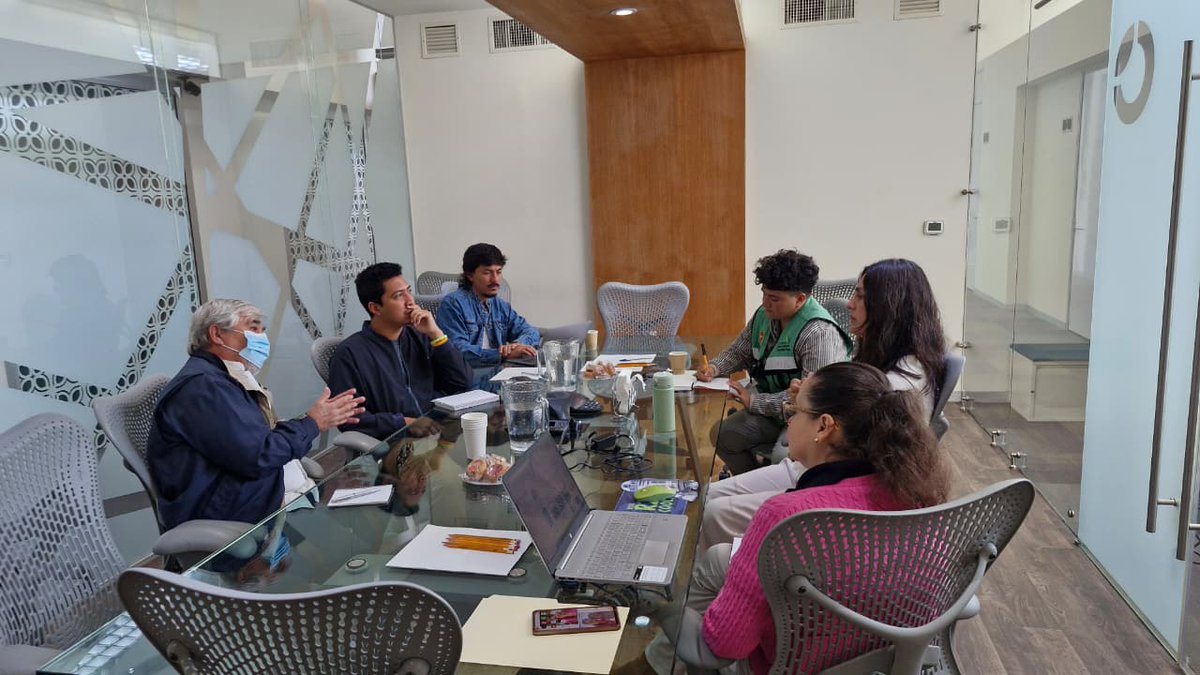 El día de hoy llevamos a cabo una reunión de trabajo del Proyecto: "Revitalización Integral del Río Sabinal", en la que dialogamos y construimos de manera colaborativa las próximas estrategias y acciones a implementar.
#RíoSabinal #TrabajoColaborativo #RevitalizaciónUrbana