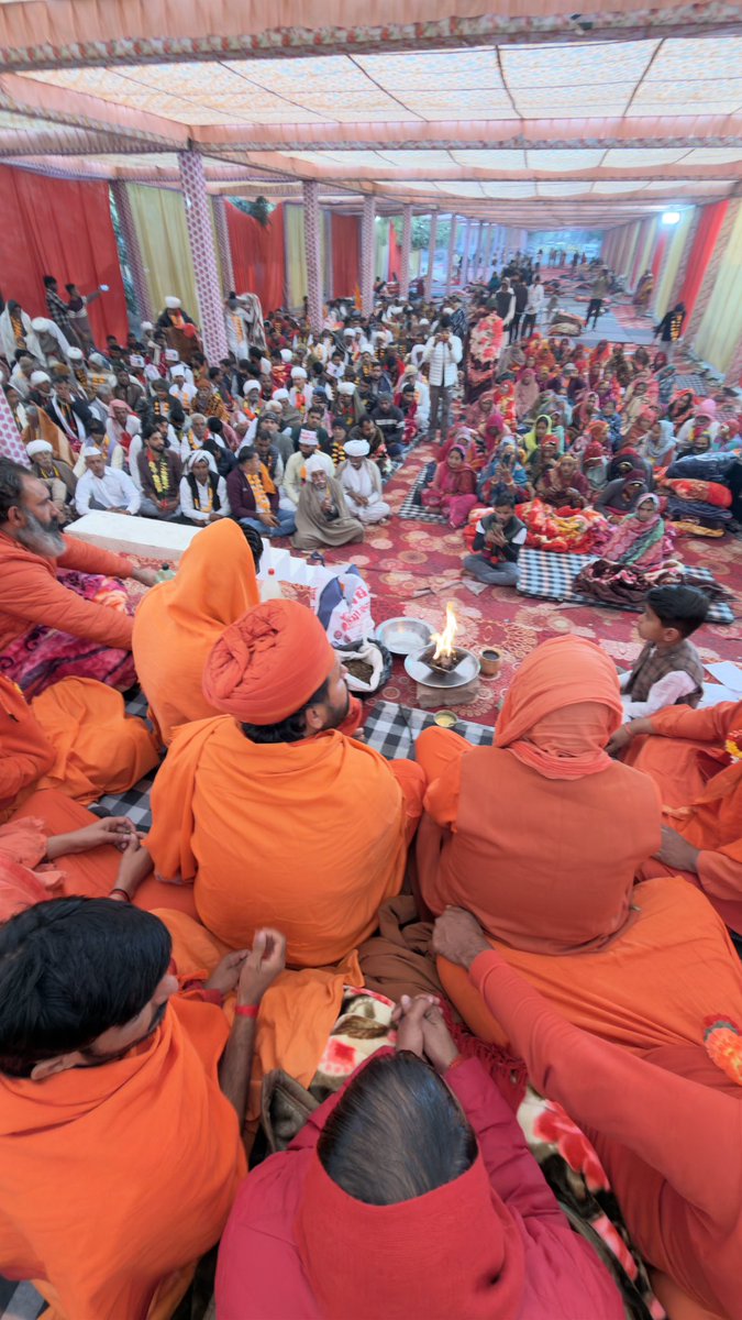 खेजड़ी बचाओ महापड़ाव के तीसरे दिन की शुरुआत हवन के साथ की गई। इस अनशन में 29 संतों, 80 महिलाओं सहित कुल 363 लोग शामिल थे, जो अब बढ़कर 450 से अधिक हो चुके हैं।

प्रशासन ने जोधपुर और बीकानेर में खेजड़ी कटाई पर रोक लगाने की बात कही, लेकिन आंदोलनकारियों का कहना है कि उन्हें केवल