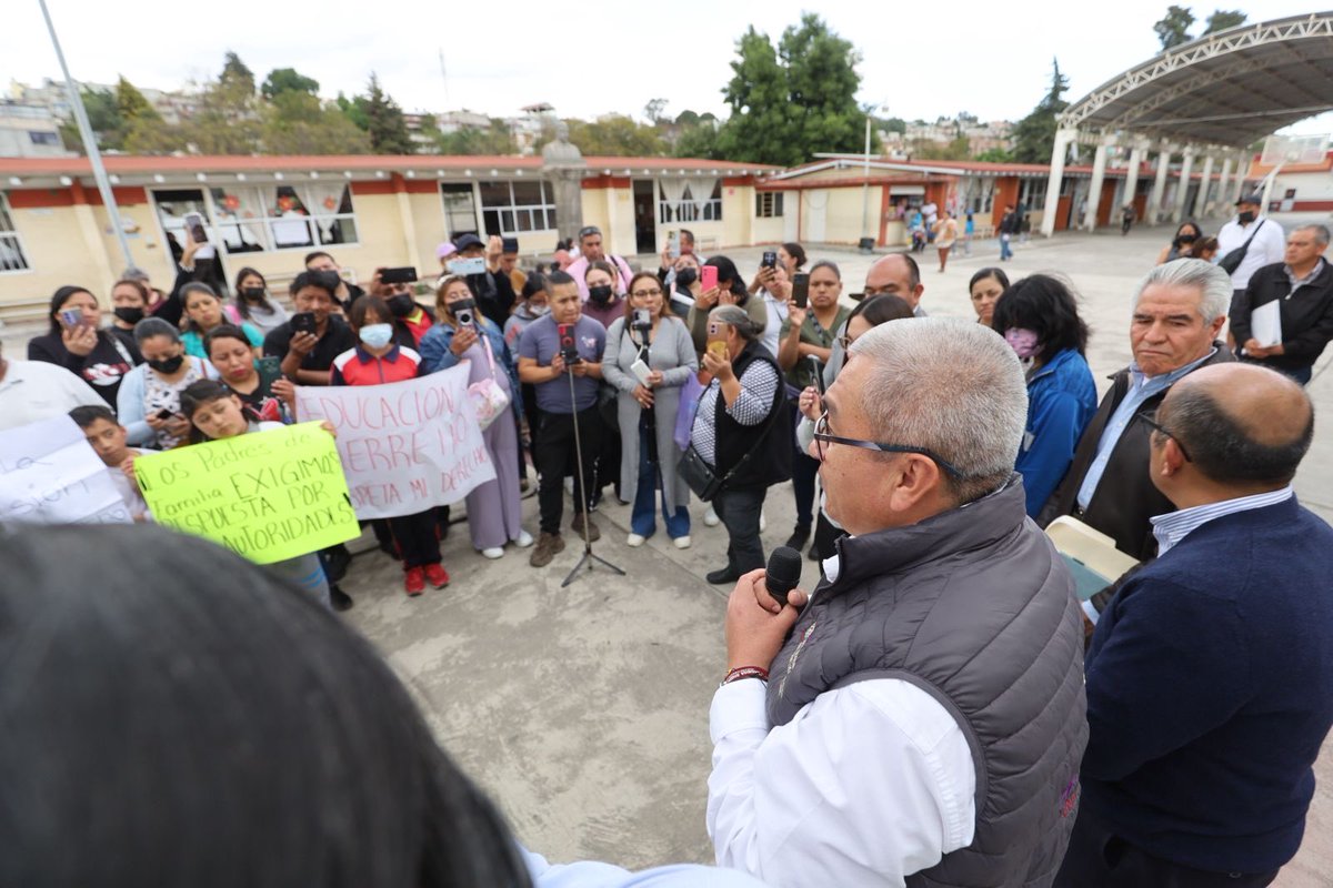 septlaxcala's tweet photo. Secretario de Educación dialoga con padres de familia de la primaria Emiliano Zapata
https://t.co/XlCL50HhMU https://t.co/DnwSU7TQQG