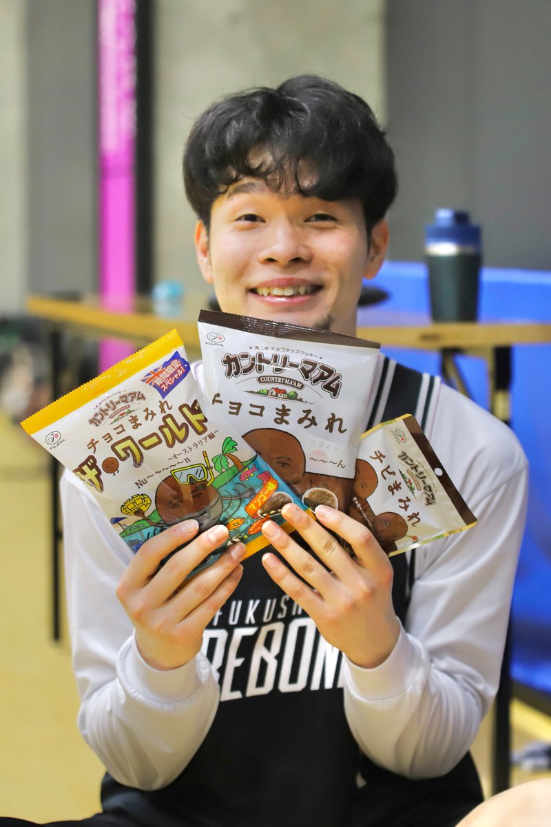 firebonds's tweet photo. ◤ #Bリーグバレンタイン ◢

今年も #不二家 様とのコラボ企画「#スマイルまみれ賞」 が開催中📢🍫✨

ツカサのスマイルをSNSにたくさん投稿して、不二家様に全力アピールしちゃいましょう📸

公式からは笑顔が少し“あざと目”なツカサをお届け‼️
試合中とのギャップがたまらないですよね？😏💜

今日もツカサへの投票をお願いします🙇‍♂️

投票期間▼ 2/10(火)まで  投票方法▼ 
🗳️WEB投票 
🗳️B.LEAGUE CARD投票  

特設サイトはこちら▼ 
https://t.co/doe96V6uHJ

#firebonds
#福島ファイヤーボンズ
#Bリーグバレンタイン 
#スマイルまみれ賞 
#PR 
#チョコまみれ 
#チビまみれ
@fujiya_jp
@B_LEAGUE
