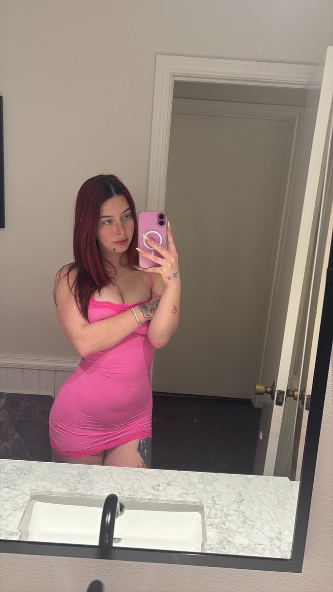 youluvvlucy's tweet photo. How many pounds should I lose? https://t.co/GJdGkNu66d