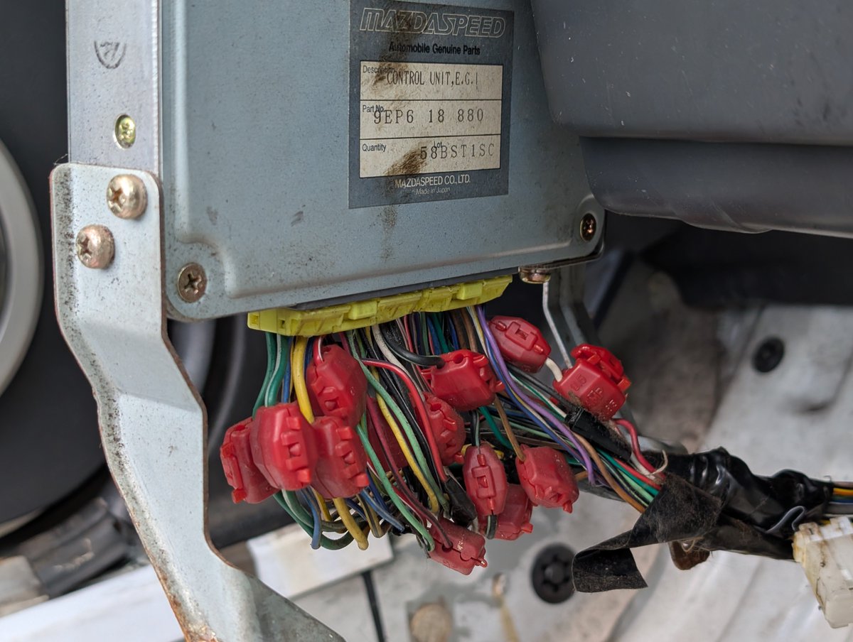 取り替えができる場所のエレクトロタップ1つ2つ如きでフニフニ言うな
これを見て絶望しろ（絶望してます）（助けて）