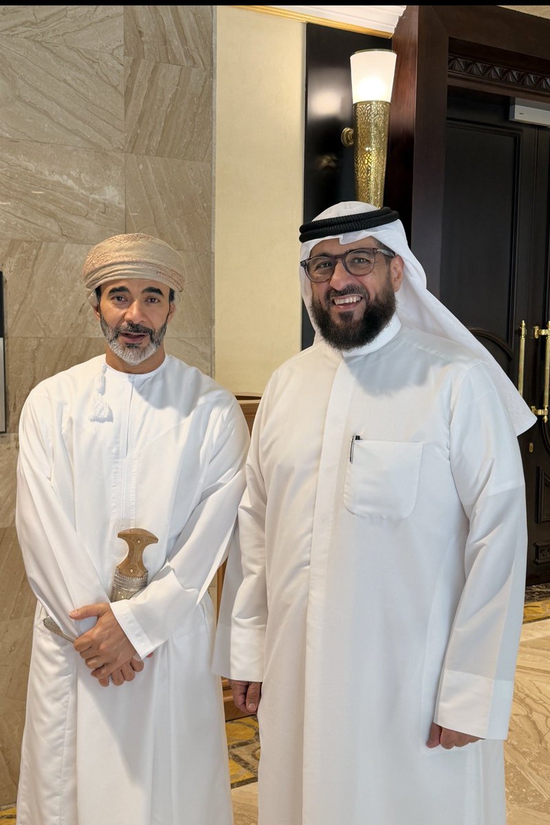 لقاء في سلطنة عمان الشقيقه 
مع
سعادة الشيخ راشد بن أحمد بن راشد الشامسي هو وكيل وزارة التنمية الاجتماعية بسلطنة عُمان لشؤون الأسرة وتنمية المجتمع،

وحديث عن دور الاسرة ومؤسسات المجتمع المدني في حماية التنشئة من السلوكيات الانحرافية الجديده ورفع مستوى الوعي عند استخدامهم لبرامج