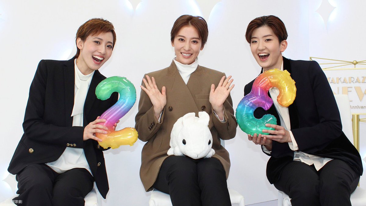 rakutentv_japan's tweet photo. 🌹楽天TVで配信中！
「もっと！もっと！男役道／兎に角、笑う門には福来たる！～月組編～」～タカラヅカニュースお正月スペシャル！2023より～

礼華さん、彩海さんからの質問に月城さんが答えます🎩✨

🔻視聴
https://t.co/HT9t4EkmTE

#宝塚歌劇 #月組 #月城かなと #礼華はる #彩海せら #春海ゆう https://t.co/i4VC8Y8LxQ
