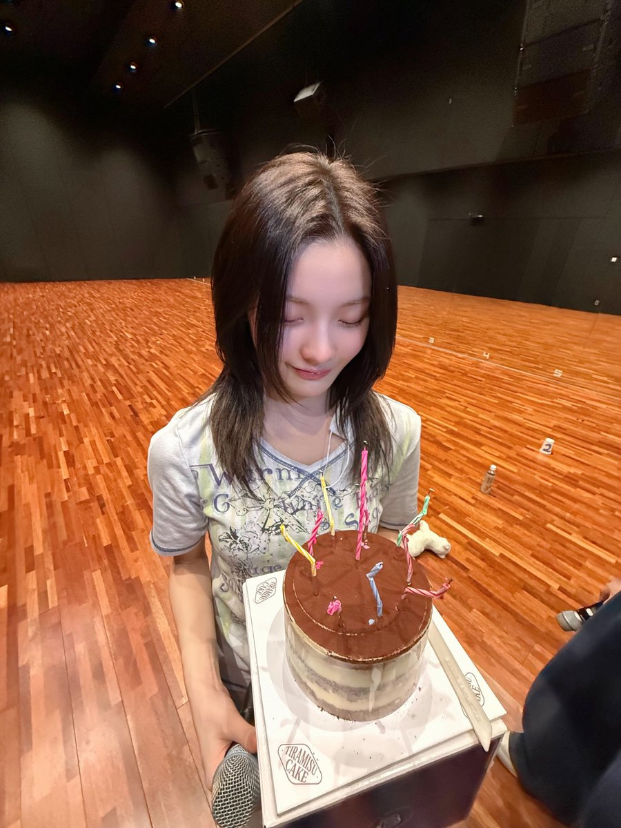 ILLIT_twt's tweet image. 아일릿의 춤짱 ! 귀여움짱 ! 우리로하 생일축하해~ 💝
세계에서 가장 귀여운 로하랑 함께해서 정말 좋아 ~
앞으로 더 더 많이 안아줄게 ~~~ 뀨 츄 다이스키 💕

#WONHEE #원희 #ILLIT #아일릿