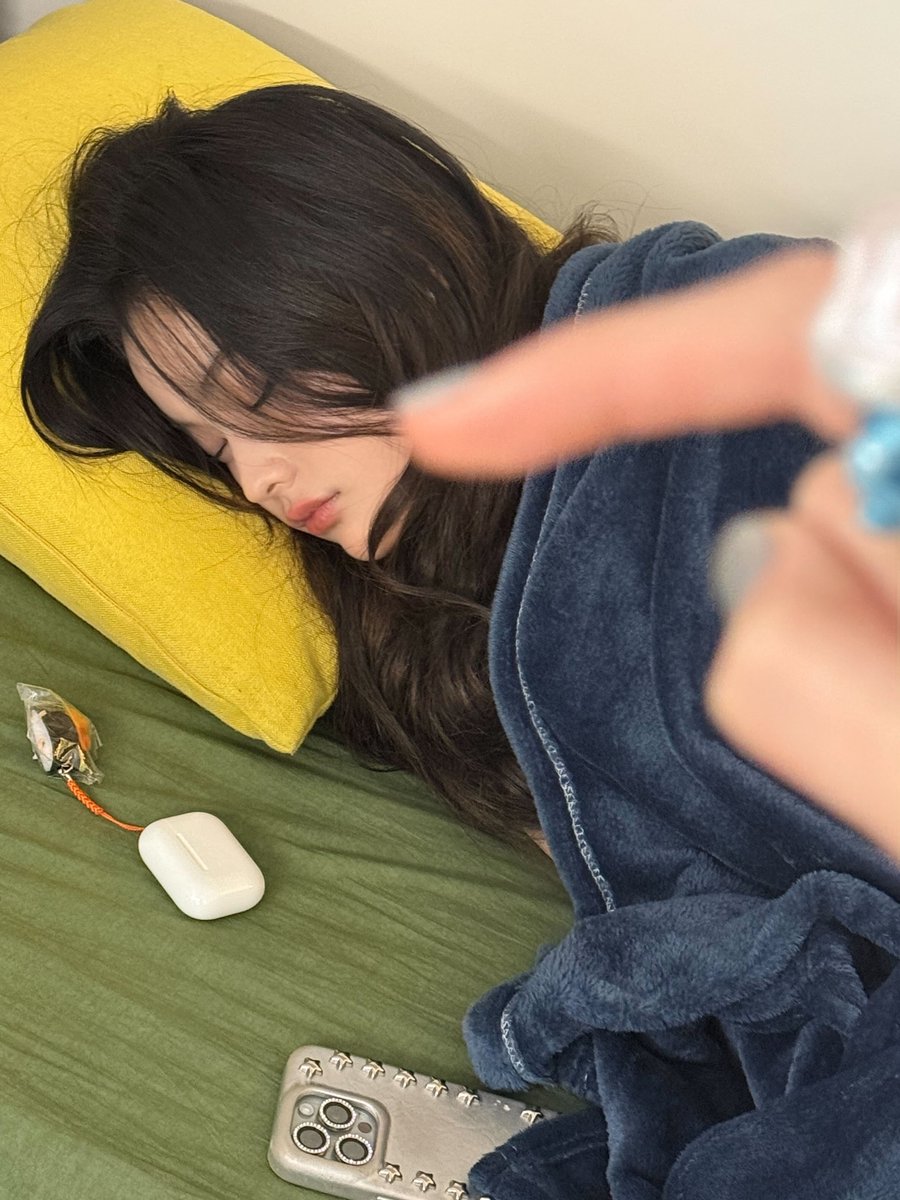 ILLIT_twt's tweet image. 아일릿의 춤짱 ! 귀여움짱 ! 우리로하 생일축하해~ 💝
세계에서 가장 귀여운 로하랑 함께해서 정말 좋아 ~
앞으로 더 더 많이 안아줄게 ~~~ 뀨 츄 다이스키 💕

#WONHEE #원희 #ILLIT #아일릿