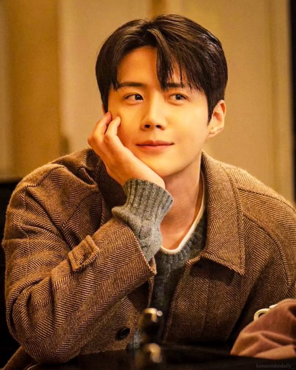 He recognized the mistake, took responsibility, and corrected it - quietly and with care. No excuses, no blaming. Just reflection and accountability. 

This is the Kim Seon Ho we believe in. Learning better means doing better. He will.

Lazy headlines don’t change facts.