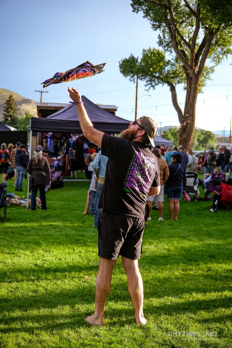 canna_andy's tweet photo. Showing the bluegrass crowd a flowstar last year at a bluegrass festival. #Flowstar https://t.co/LaqEj0xjrQ
