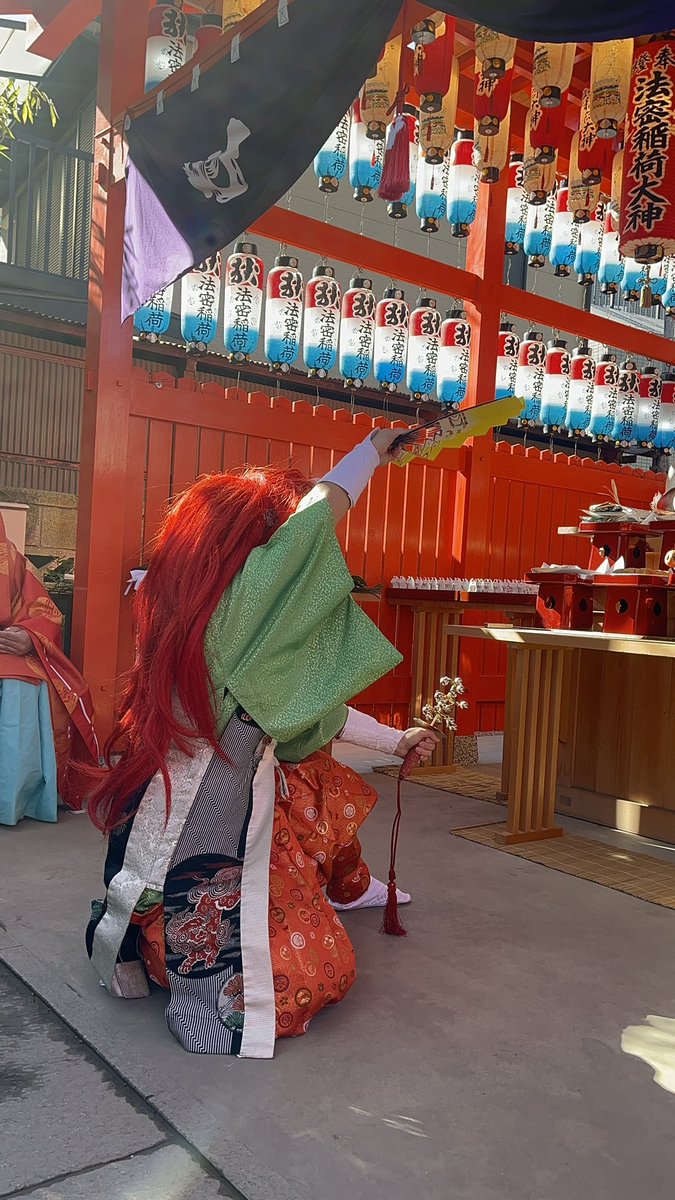初午の日…じつは私羽矢太郎は、
蛇窪神社の境内社・法密稲荷社の初午祭でも恒例の稲荷舞を奉納いたしておりました。

穴守稲荷での初回の出番が終わったらダッシュ！裏参道から抜け出して、品川区内を車で移動🚗💨
蛇窪神社へ駆けつけました！

蛇が主役の巳年が終わっても、まだまだ熱い蛇窪神社。