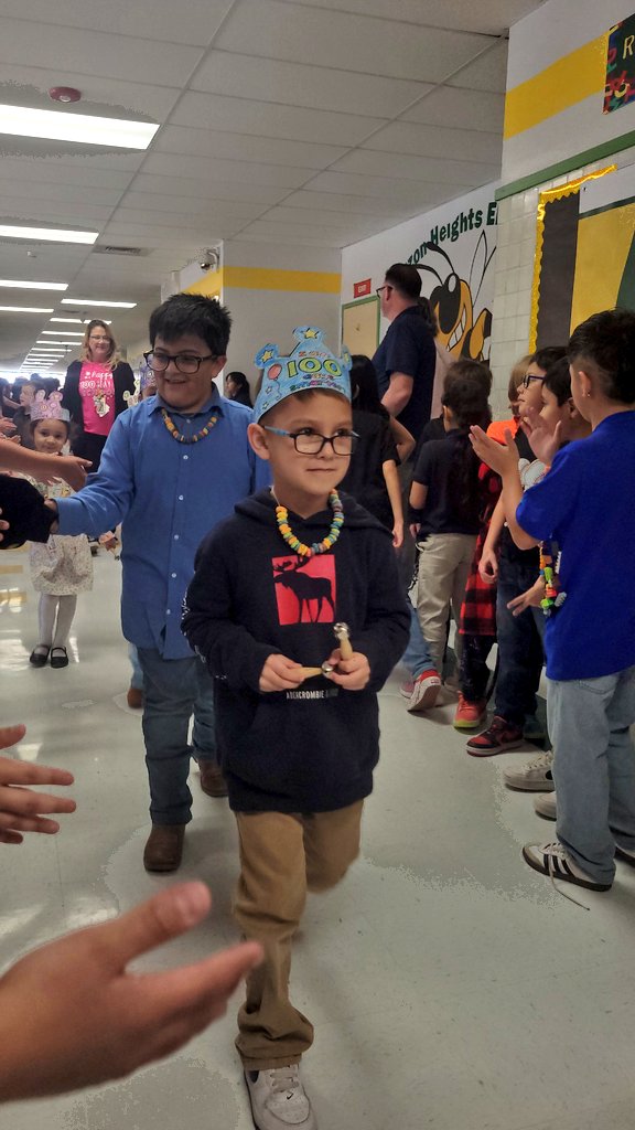 JJHansen26's tweet photo. “From day 1 to day 100 — look how far we’ve come! Go, Hornets!🌟 #100thDay” #TeamSISD #ThrivingAtTheHive https://t.co/MwRGA6zeRw