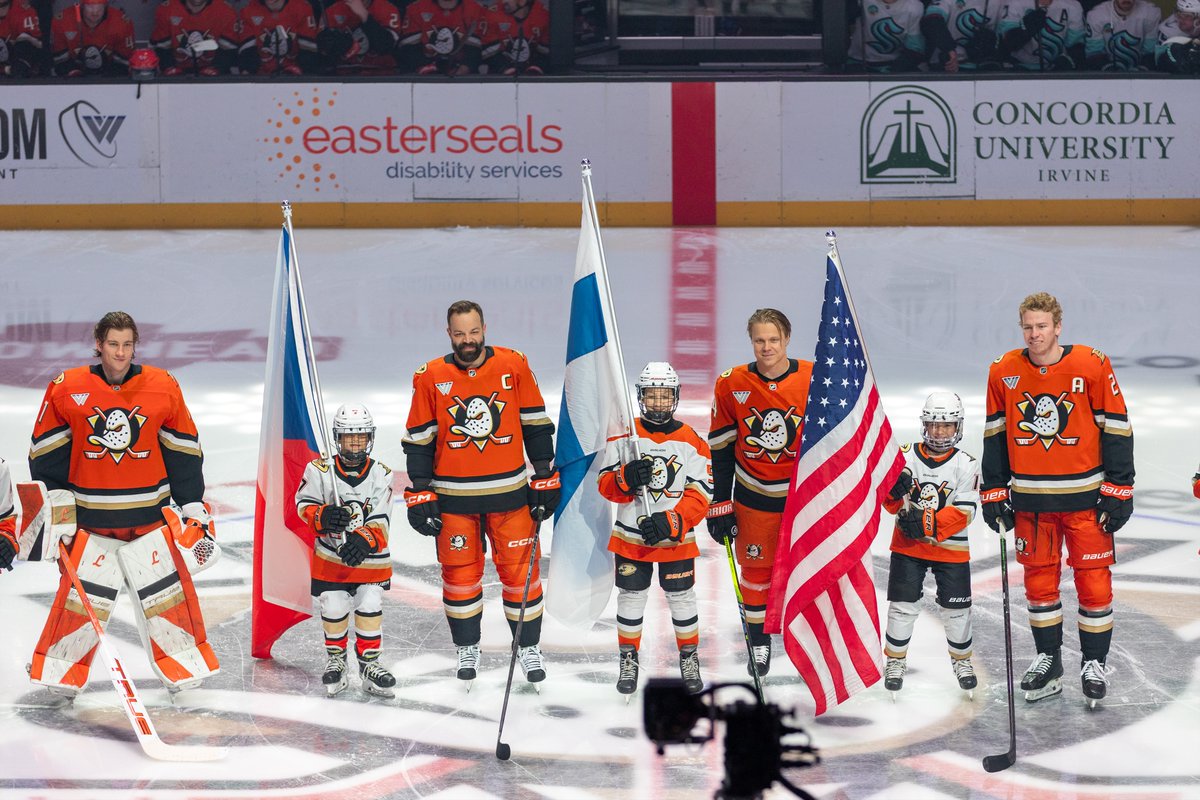 NHL's tweet photo. A sendoff for the @AnaheimDucks Olympians! 👋 https://t.co/DCupvSiVmq