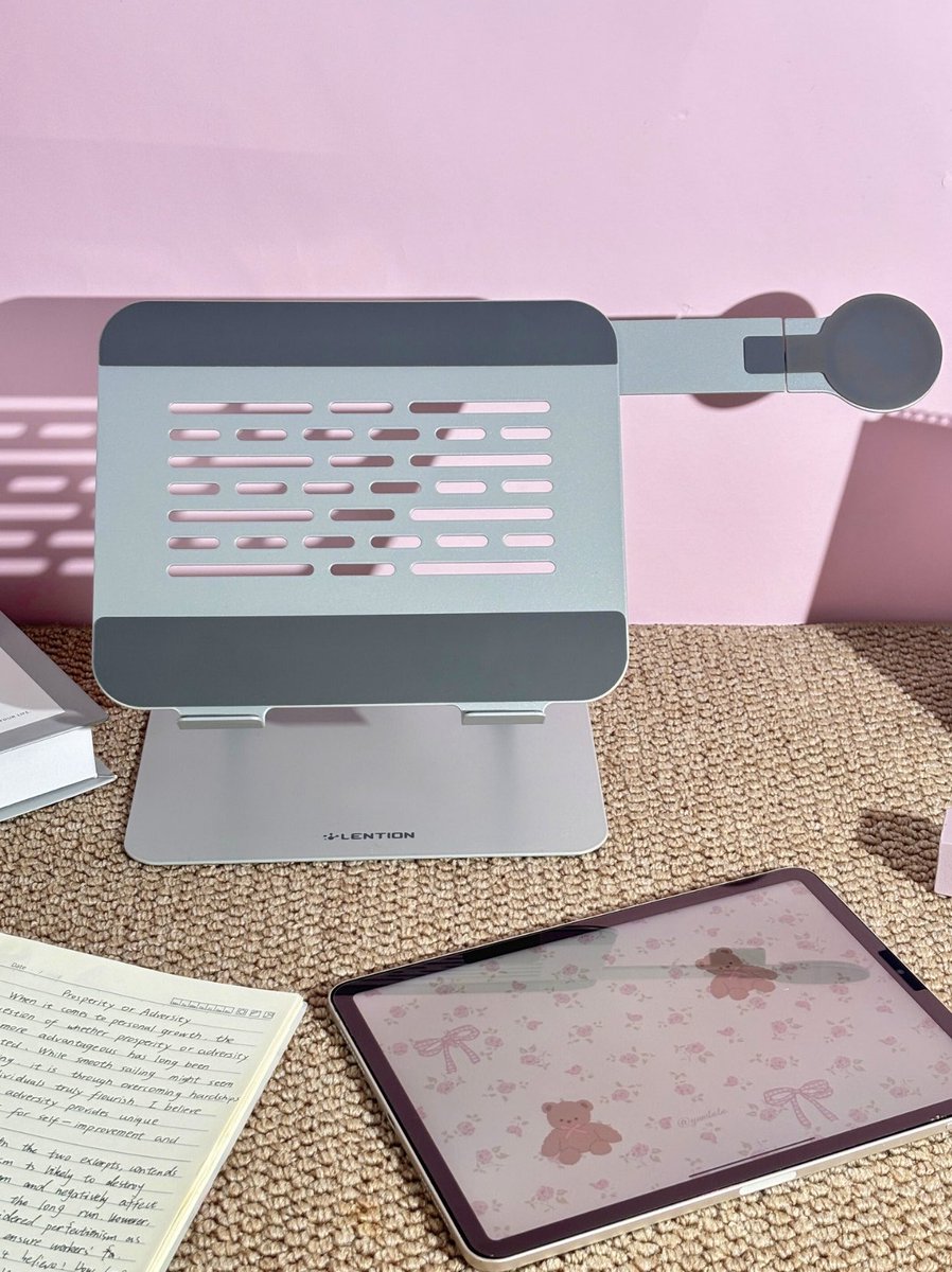 LentionOfficial's tweet photo. There’s nothing like an organized desk to boost your productivity.
Our multi-device stand holds your laptop and phone together, so you can video call, take notes, or binge-watch without the clutter.💖
👉 Link in my bio | 10% OFF at checkout
#laptopstand #lention #desksetup https://t.co/Ju2nRKKWCs
