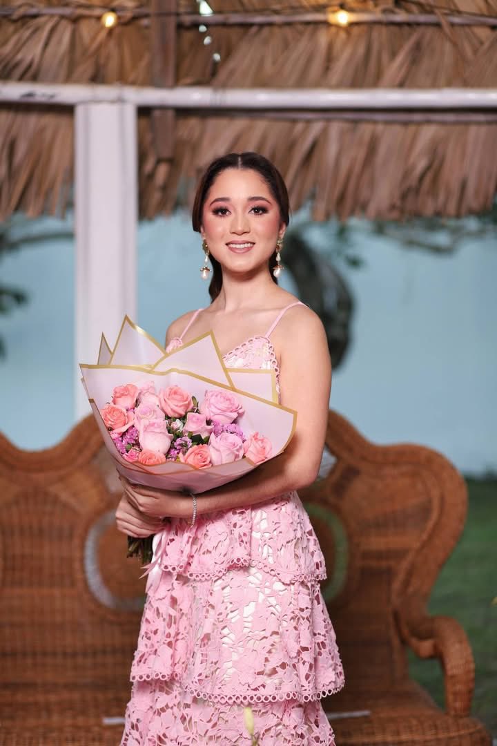 Desde JONUTEEK, tierra de manatíes y gente alegre, felicitamos a Regina Alejandra Filigrana Montes de Oca, representante de Jonuta rumbo a la #FeriaTabasco2026, donde buscará llevar la Flor Tabasco a su tierra. ¡Todo Jonuta con Regina! 🌿🌺