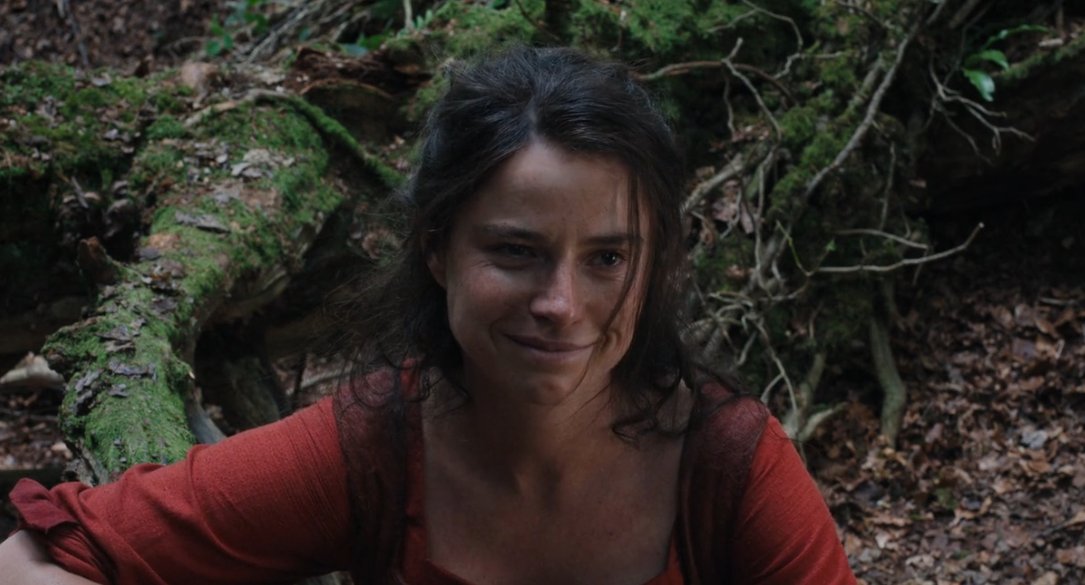 olivependrghst's tweet photo. jessie buckley and her signature smirk stuns in hamnet (2025) https://t.co/1WLyelD44g