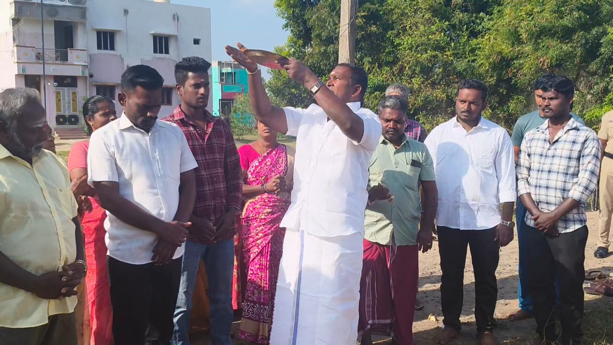 AKSaiJSaravanan's tweet photo. எனது ஊசுடு தொகுதிக்குட்பட்ட சேந்தநத்தம் பெருமாள்  கார்டன் பகுதிக்கு ரூ.14 லட்சம் மதிப்பீட்டில் கருங்கல் சாலை அமைக்கும் பணிக்கு அரசாணை பெற்று, அதற்கான பூமி பூஜை நிகழ்ச்சியில் கலந்து கொண்டு பணியினை தொடங்கி வைத்தேன்.@BJP4Puducherry @AmitShah @PMOIndia @mansukhmandviya https://t.co/XepW1hI5Tw
