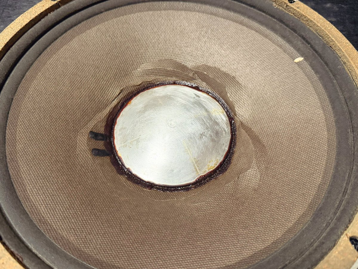 efmaniac's tweet image. なんやこれ…

どないなっとんねん

#speaker 
#スピーカー 
#jbl