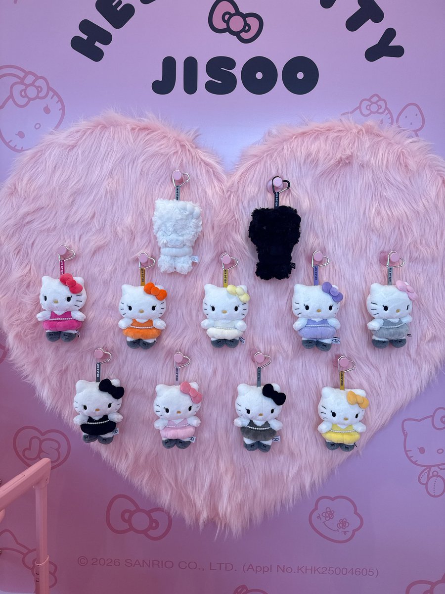 지수x헬로키티
도산공원 팝업 다녀왔당
외국인 리셀러 가득 ㅜㅜ

갖고 싶던 회색키티 나와 신남요!!

#jisoo BLACKPINK #헬로키티 #HelloKitty