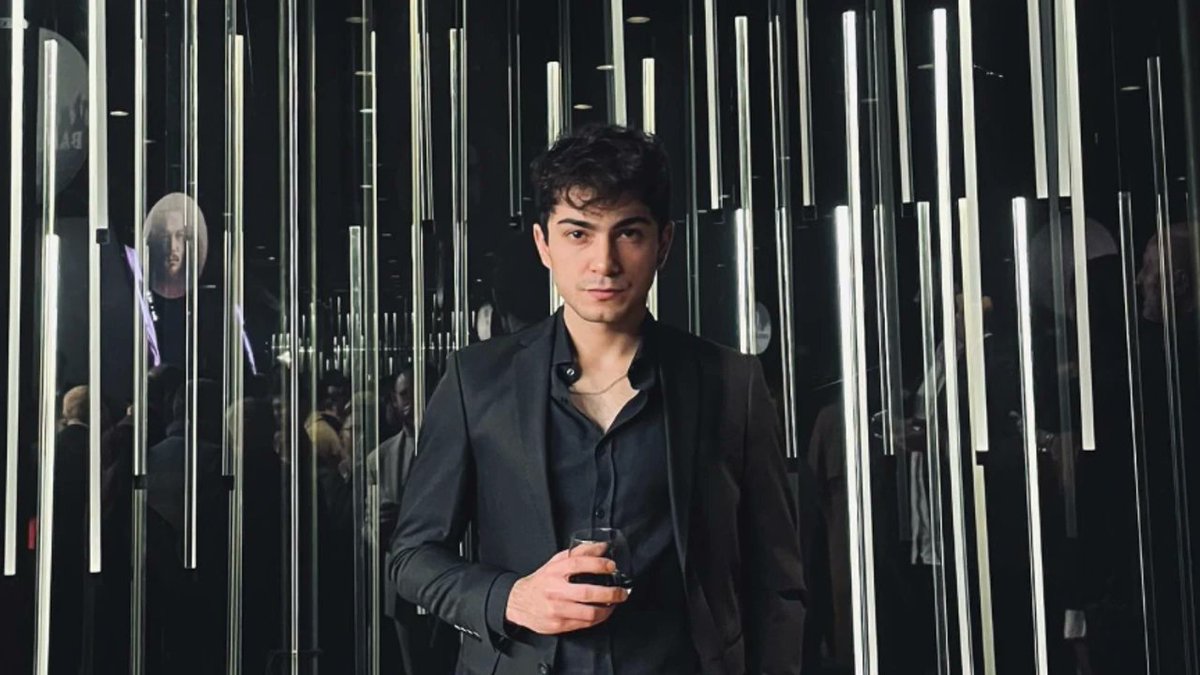 #Veliaht Dizisinin Oyuncusu ve #UzakŞehir Dizisinin İpek'i #ilkGençlik Filminde Buluştu! Peki Filmin Konusu Ne?
trendposta.com/ilk-genclik-6-…