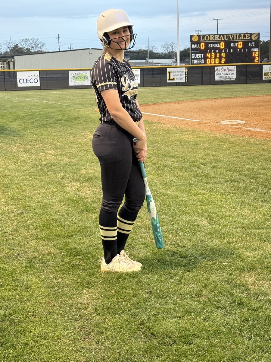 madidiboll2027's tweet image. First scrimmage of the season. Went 2 for 3 at the plate.  Pitched 2 no hit innings striking out 5 with 1 walk.  My arm 💪 is back in business.
#BHS 🖤💛 #BeUnited 💛🤍🩵

@UNITED_18U @United16Nat @GeauxPrepsLA @Softball_La @TopPreps @BallGirlSports @MikeCoppage1 @Softball_Home