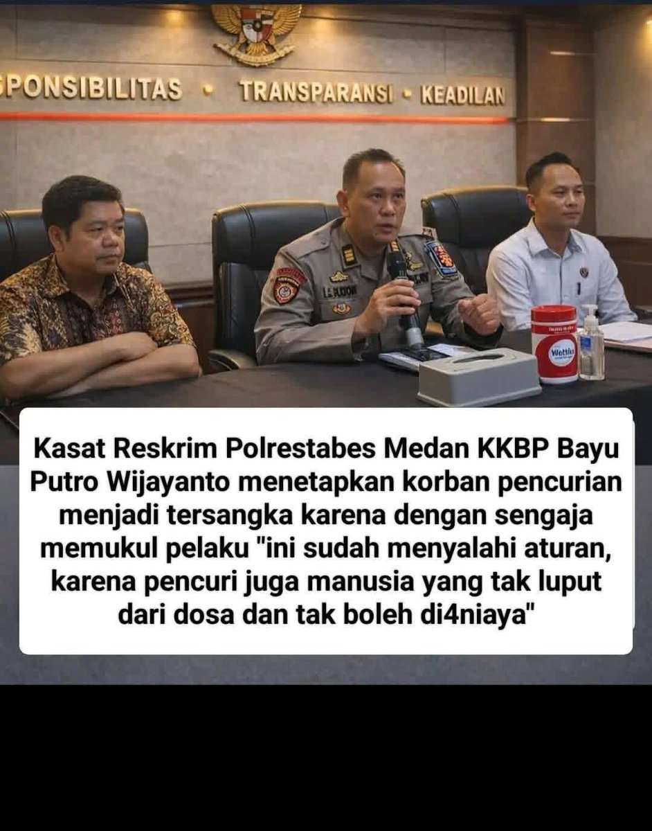 Dyananjani89's tweet photo. Tor monitor Ketua
Kondisi makin Gacor ketua @ahriesonta
Ingat Pak Aryanto Sutadi bilang anggaran Polisi itu Kecil
Kalo polisi kurang dana buat #SATSET #CAKCEK tangkap pelaku
Masa korban yang bela diri malah dikriminalisasi? 🤦♀️
Canda ketua, tapi serius nih 🙏 #CandaTapiNgeri https://t.co/c80NYwzJAH